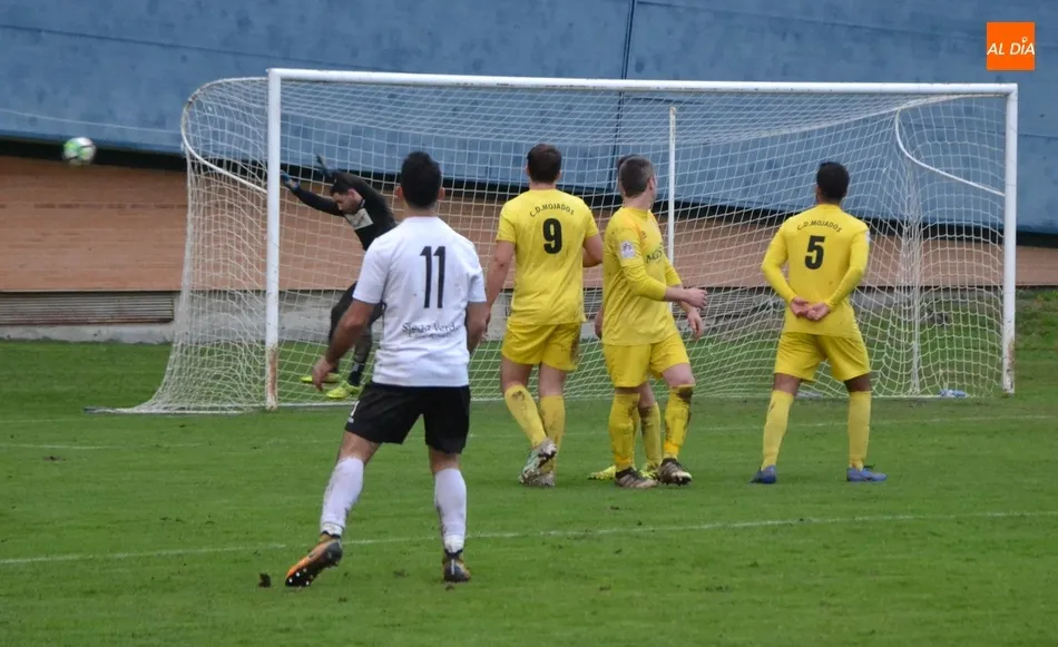 Foto 8 - La falta de punter&iacute;a en el rush final impide al Ciudad Rodrigo iniciar con victoria su nueva etapa ...