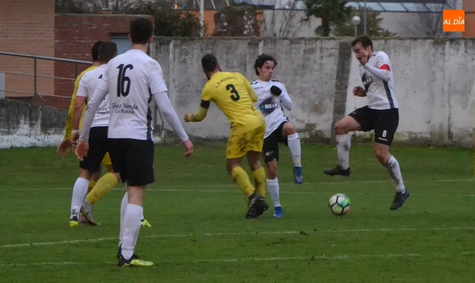 Foto 5 - La falta de punter&iacute;a en el rush final impide al Ciudad Rodrigo iniciar con victoria su nueva etapa ...
