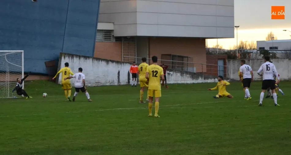 Foto 4 - La falta de punter&iacute;a en el rush final impide al Ciudad Rodrigo iniciar con victoria su nueva etapa ...