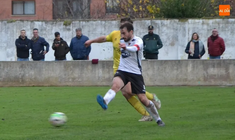 Foto 10 - La falta de punter&iacute;a en el rush final impide al Ciudad Rodrigo iniciar con victoria su nueva etapa ...