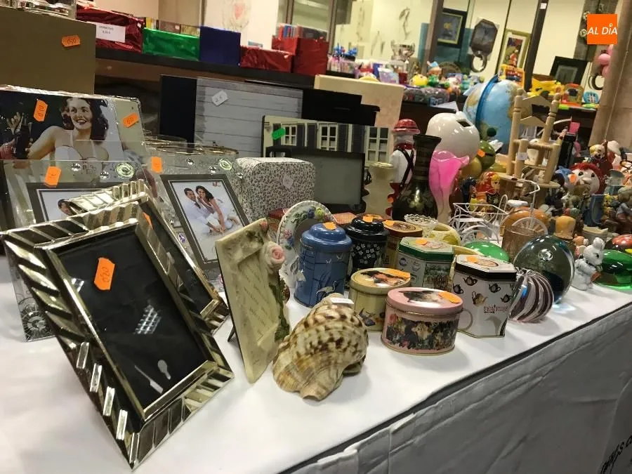 Foto 8 - Descuentos del 50% en los art&iacute;culos del mercadillo ben&eacute;fico de Pyfano