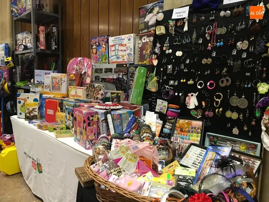 Foto 5 - Descuentos del 50% en los art&iacute;culos del mercadillo ben&eacute;fico de Pyfano