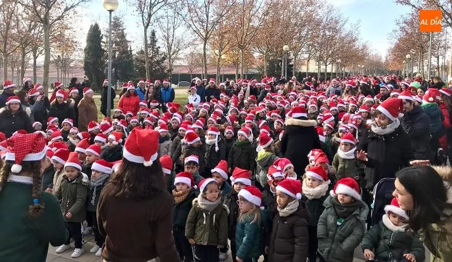 Éxito del baile navideño organizado por el Colegio Santa Teresa de Jesús. Foto de Pedro Zaballos
