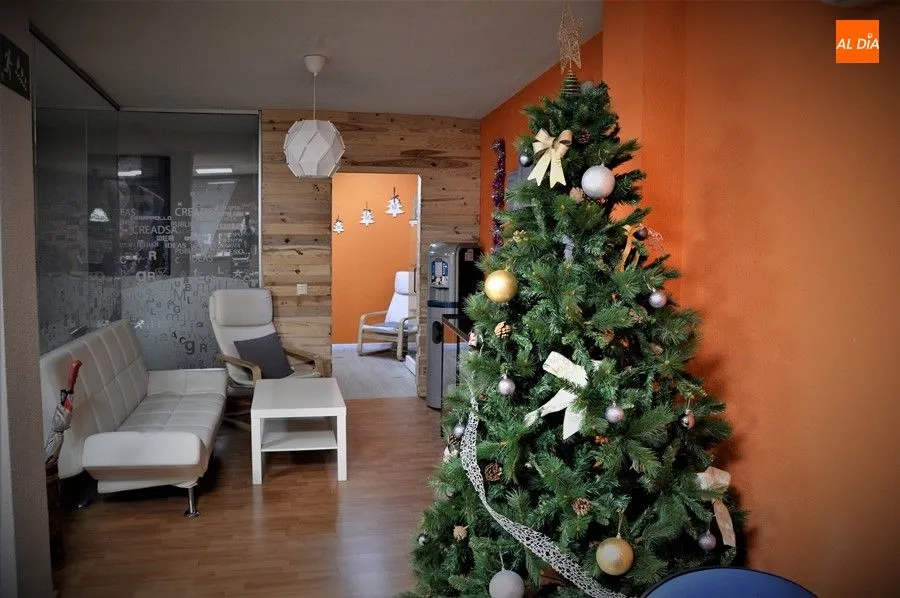 Foto 3 - Ambiente navide&ntilde;o en la sede de SALAMANCA AL D&Iacute;A y de Creadsa