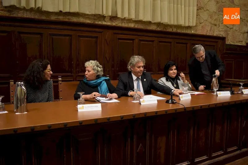 Foto 11 - Salamanca acoge la lectura de la carta de los Derechos Humanos