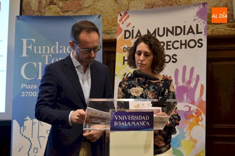 Foto 8 - Salamanca acoge la lectura de la carta de los Derechos Humanos