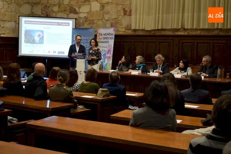 Foto 3 - Salamanca acoge la lectura de la carta de los Derechos Humanos