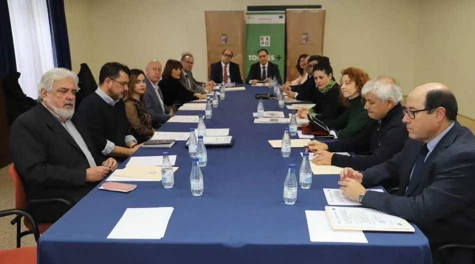 Reunión de la Comisión Municipal EDUSI Tormes+ en una sala del Liceo. Foto de Lydia González