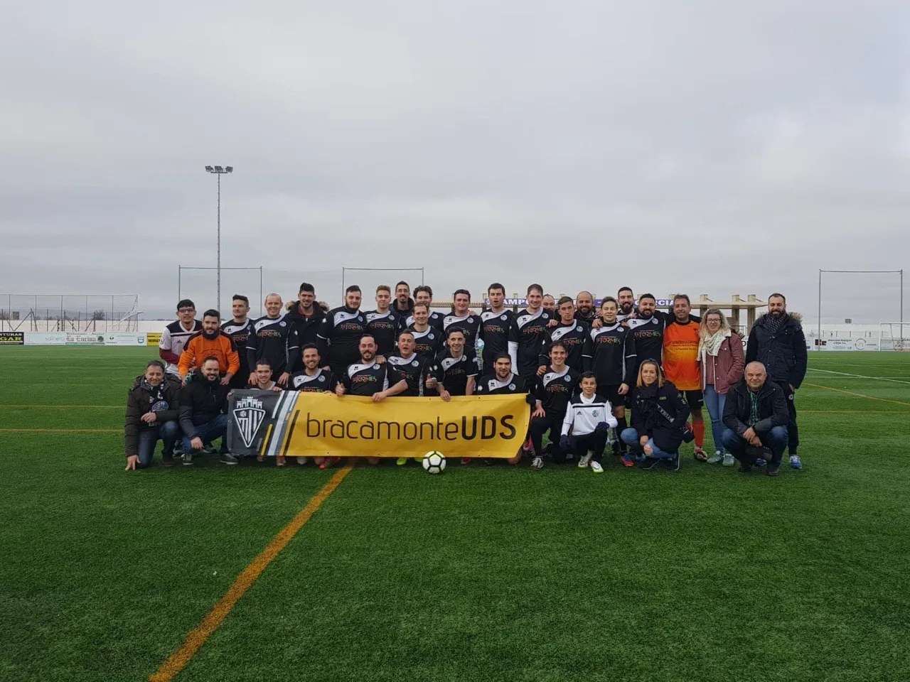 Foto 2 - La pe&ntilde;a Bracamonte UDS organiza un partido solidario contra los veteranos de la UDS el 21 de...