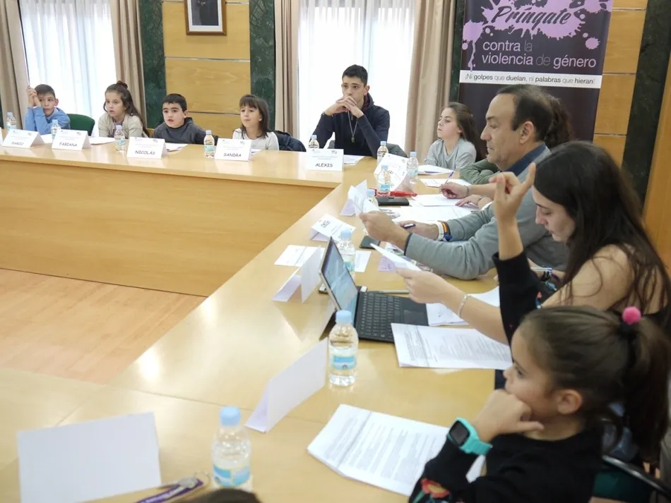 Foto 3 - Ciudad de los Ni&ntilde;os de Carbajosa inicia una campa&ntilde;a solidaria de recogida de material escolar que ...
