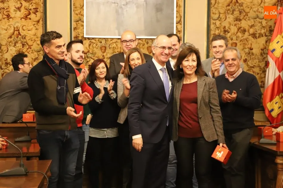 Foto 5 - Emotivo homenaje de la Diputaci&oacute;n a sus 22 trabajadores jubilados este a&ntilde;o