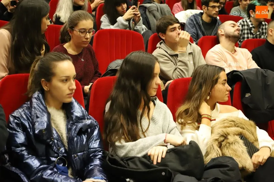 Foto 11 - Interesante lecci&oacute;n del 'Gonzo' en la Facultad de Comunicaci&oacute;n de la UPSA