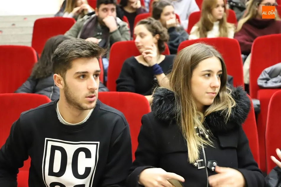 Foto 8 - Interesante lecci&oacute;n del 'Gonzo' en la Facultad de Comunicaci&oacute;n de la UPSA