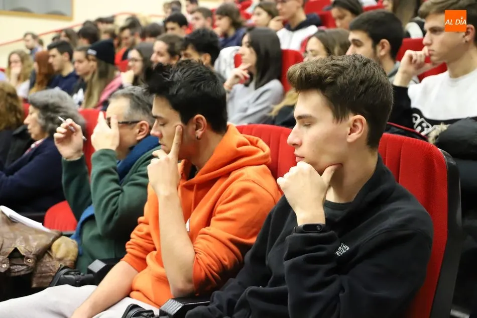 Foto 7 - Interesante lecci&oacute;n del 'Gonzo' en la Facultad de Comunicaci&oacute;n de la UPSA