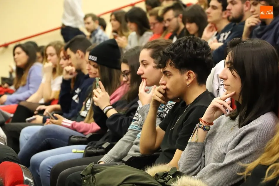 Foto 4 - Interesante lecci&oacute;n del 'Gonzo' en la Facultad de Comunicaci&oacute;n de la UPSA