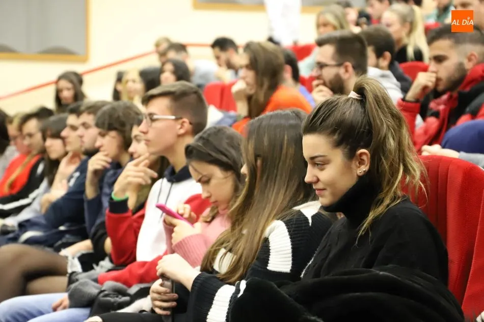 Foto 3 - Interesante lecci&oacute;n del 'Gonzo' en la Facultad de Comunicaci&oacute;n de la UPSA
