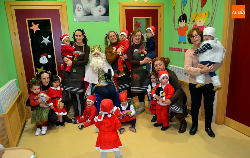 Foto 5 - Visitas y sorpresas para dar la bienvenida a la Navidad en el CEIP Gloria Fuertes