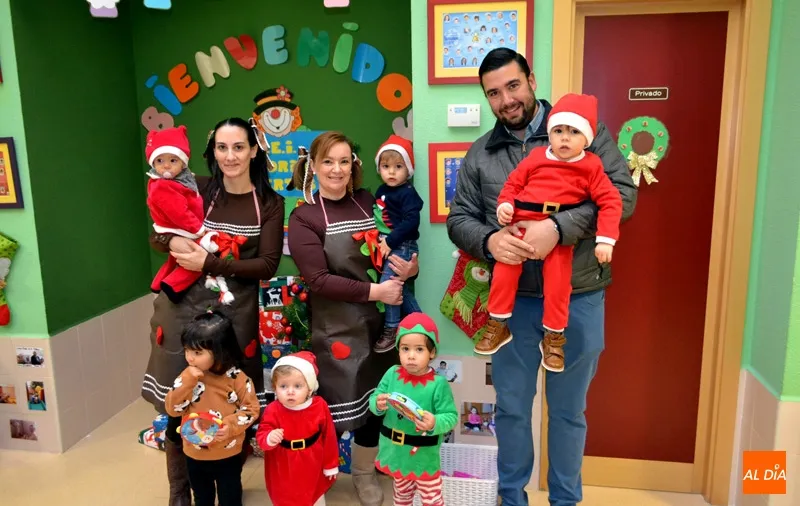 Foto 2 - Visitas y sorpresas para dar la bienvenida a la Navidad en el CEIP Gloria Fuertes