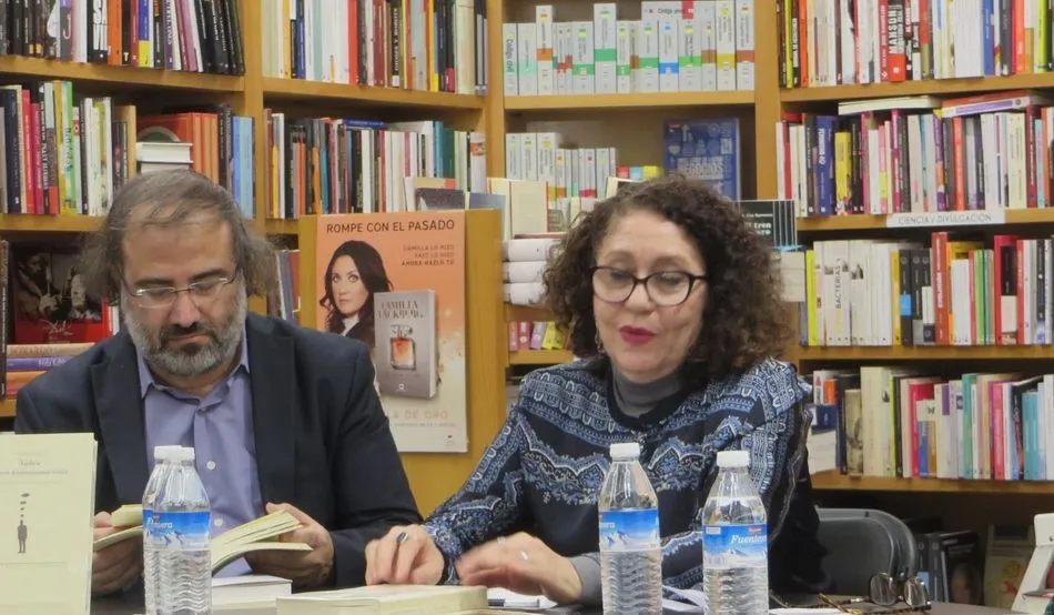 Foto 3 - Exitosa presentaci&oacute;n de &lsquo;Nubes&rsquo;, atractiva antolog&iacute;a hispanoamericana