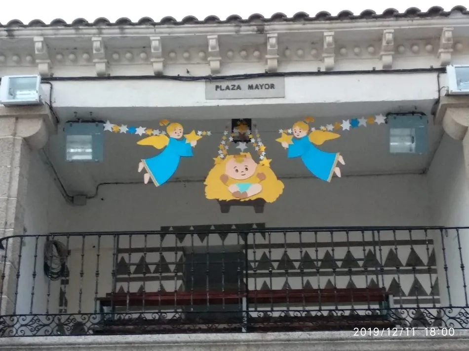 Foto 7 - Los ni&ntilde;os de Villavieja decoran con motivos navide&ntilde;os distintos lugares del pueblo  