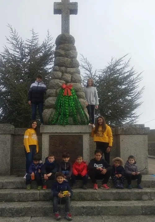 Foto 5 - Los ni&ntilde;os de Villavieja decoran con motivos navide&ntilde;os distintos lugares del pueblo  
