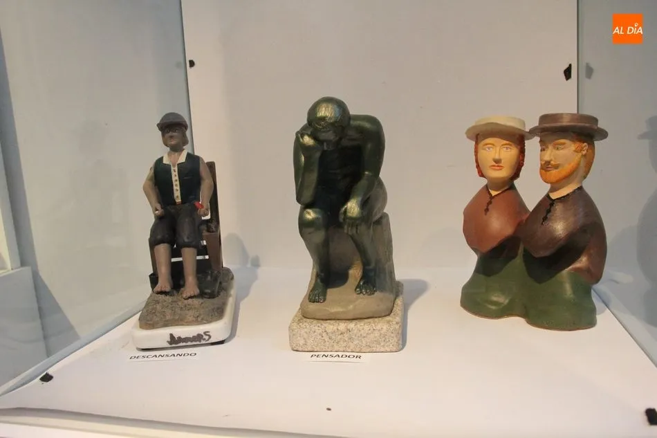 Foto 5 - El escultor &Aacute;ngel Pere&ntilde;a expone en Vitigudino nuevas obras escult&oacute;ricas en barro y porcelana  