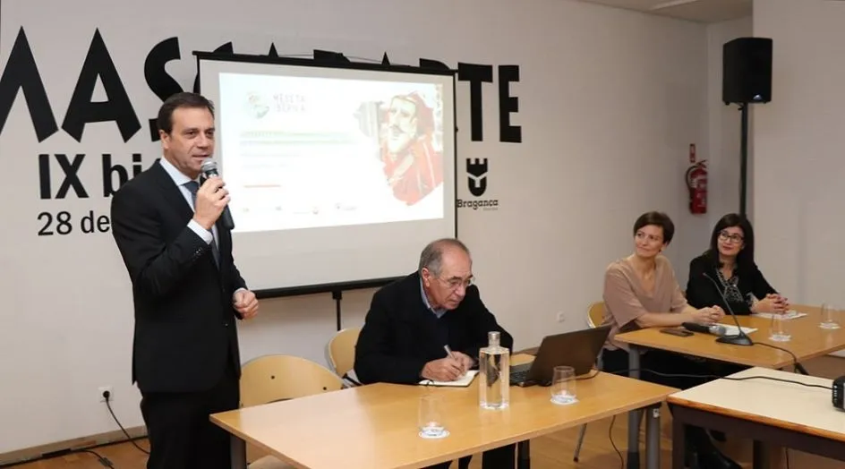 El alcalde de Bragança, Hernâni Dias, junto con expertos españoles y portugueses en Mascaradas Ibéricas
