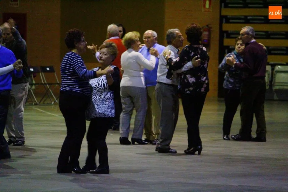 Foto 2 - El Multiusos no falla a su cita con el tradicional Baile de Navidad&nbsp;