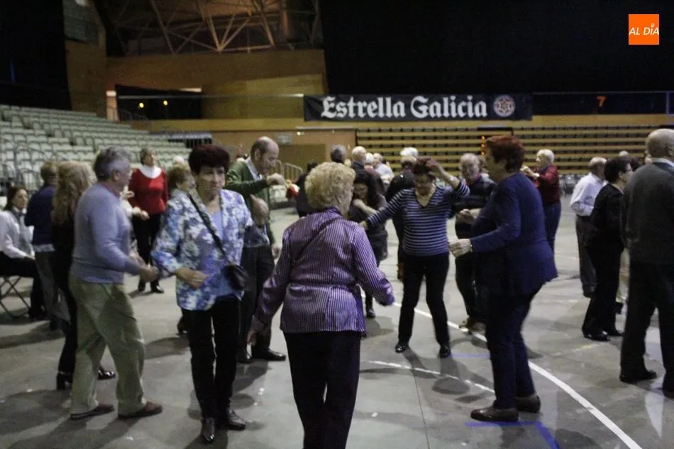 Foto 4 - El Multiusos no falla a su cita con el tradicional Baile de Navidad&nbsp;