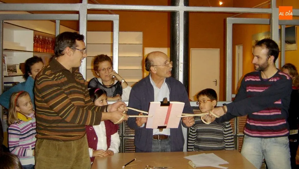 Reconocimiento a Santiago Velasco por su labor en la divulgación y enseñanza de la Física