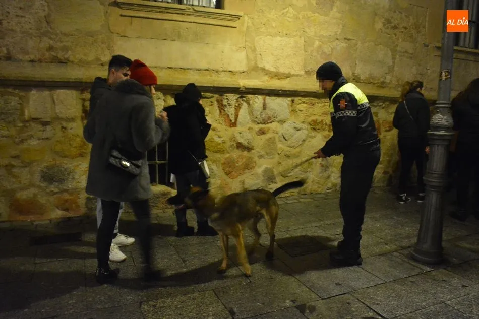 Foto 8 - Identificaciones e intervenciones policiales en diversas zonas del centro por los botellones