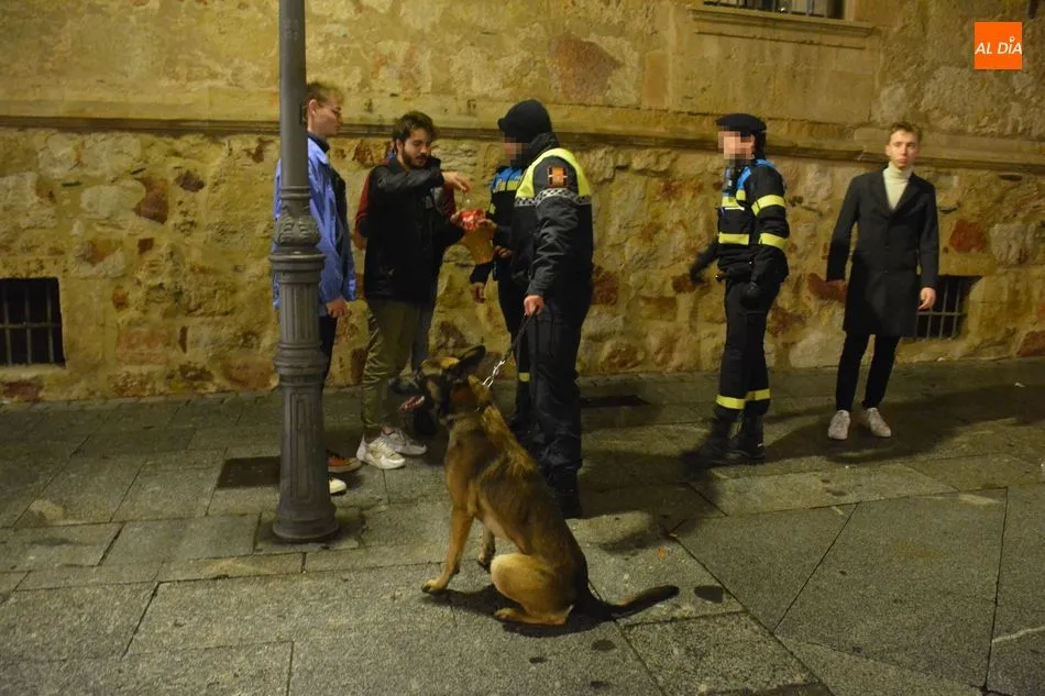 Foto 3 - Identificaciones e intervenciones policiales en diversas zonas del centro por los botellones
