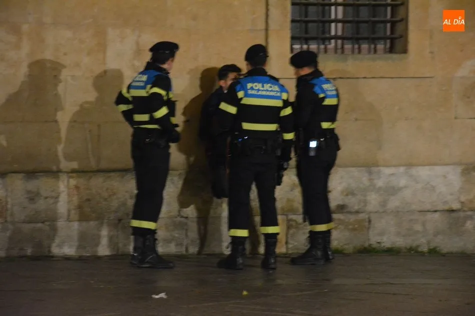 Foto 2 - Identificaciones e intervenciones policiales en diversas zonas del centro por los botellones