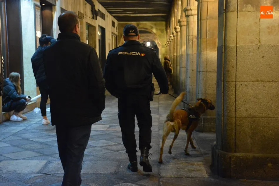 Foto 7 - Identificaciones e intervenciones policiales en diversas zonas del centro por los botellones