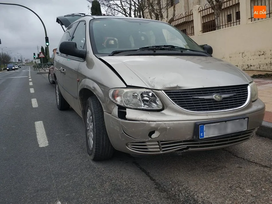 Foto 2 - Colisi&oacute;n entre dos turismos en Villamayor