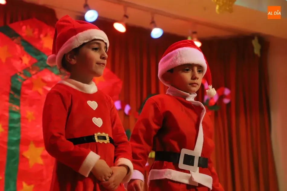 Foto 10 - El Colegio San Juan Bosco celebra su festival de Navidad