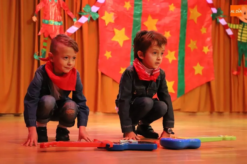 Foto 6 - El Colegio San Juan Bosco celebra su festival de Navidad