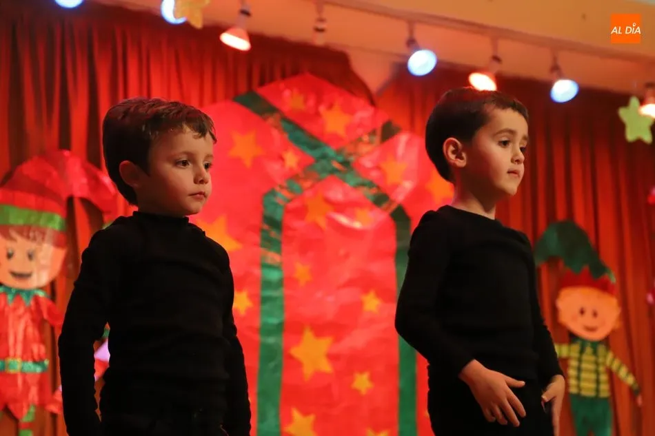 Foto 4 - El Colegio San Juan Bosco celebra su festival de Navidad