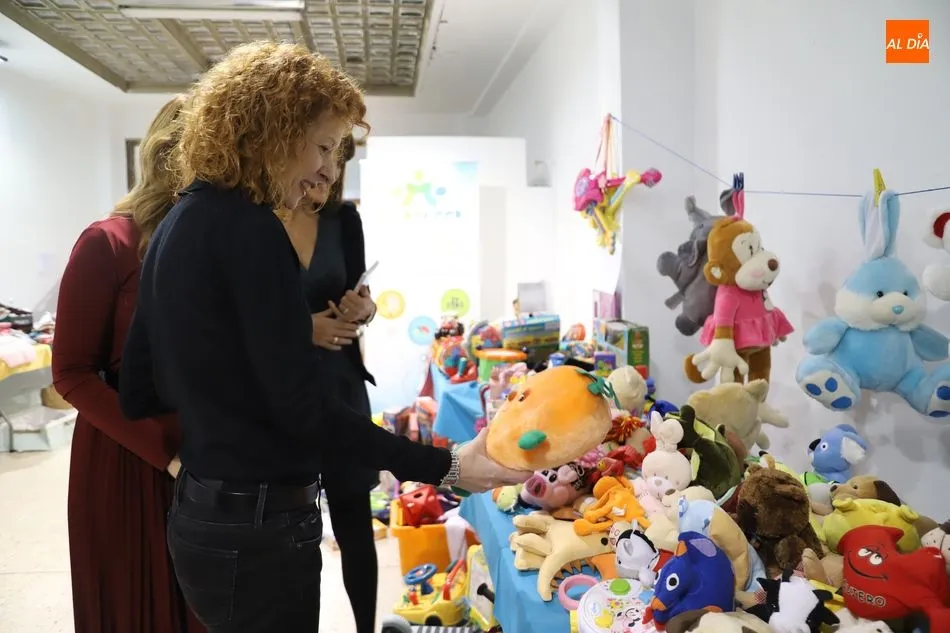 Foto 2 - El mercadillo solidario de la Fundaci&oacute;n Fundaneed abre sus puertas