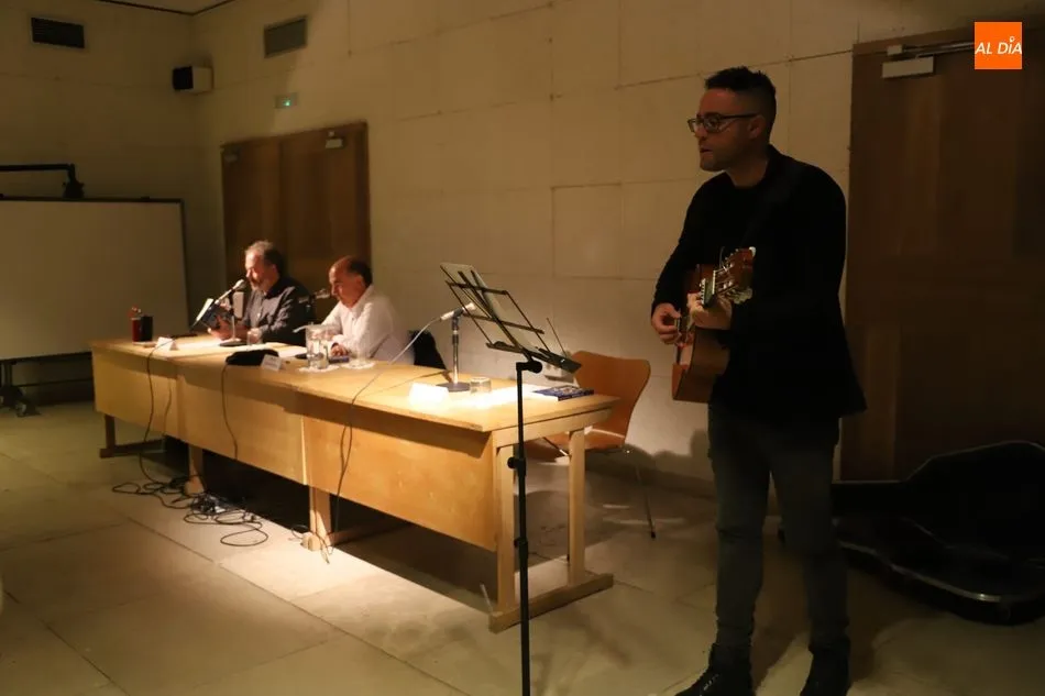 Foto 4 - Jos&eacute; Luis S&aacute;nchez Iglesias da a conocer su obra &lsquo;La Calleja&rsquo;