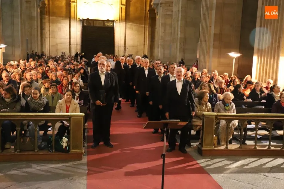 Foto 7 - El Coro Francisco Salinas ofrece un imponente concierto en la Clerec&iacute;a
