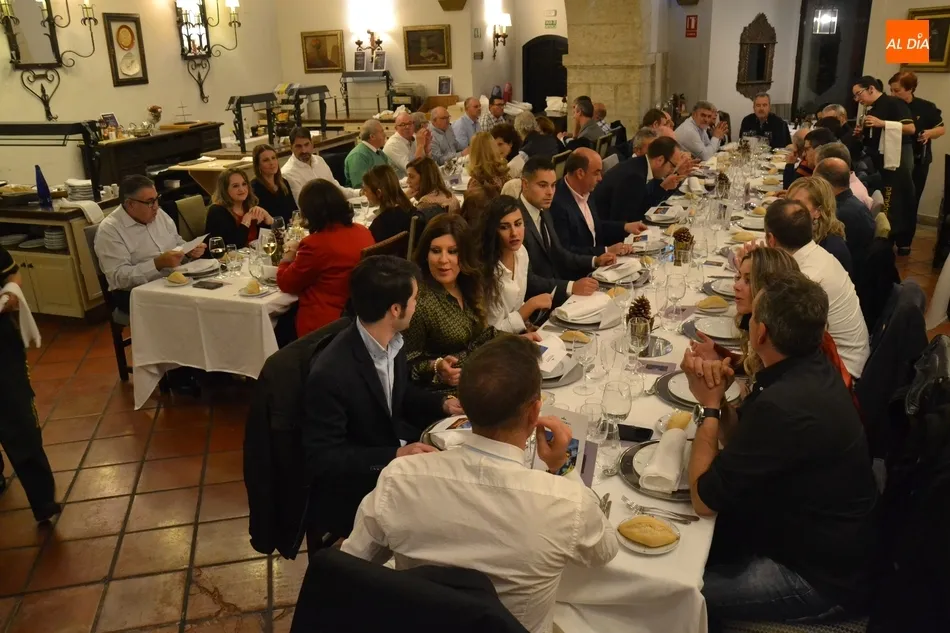 Foto 3 - Trabajadores y concejales del Ayuntamiento se van de cena navide&ntilde;a conjunta  
