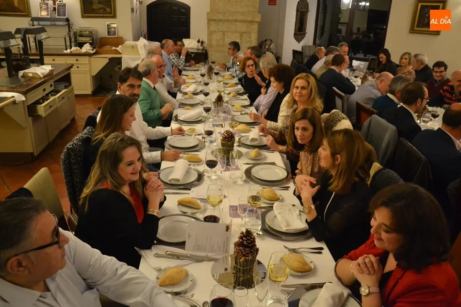 Trabajadores y concejales del Ayuntamiento se van de cena navideña conjunta  