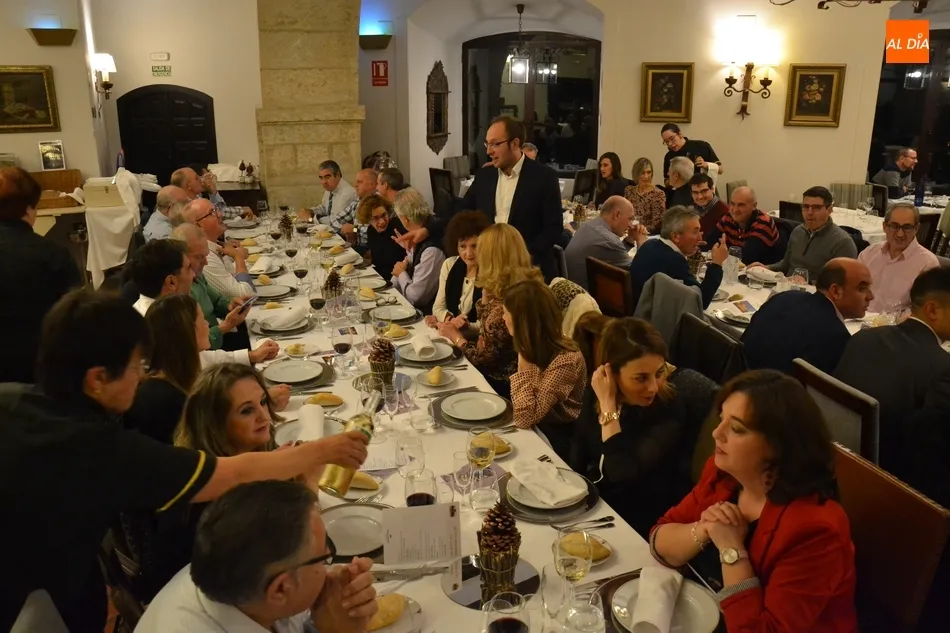 Foto 5 - Trabajadores y concejales del Ayuntamiento se van de cena navide&ntilde;a conjunta  