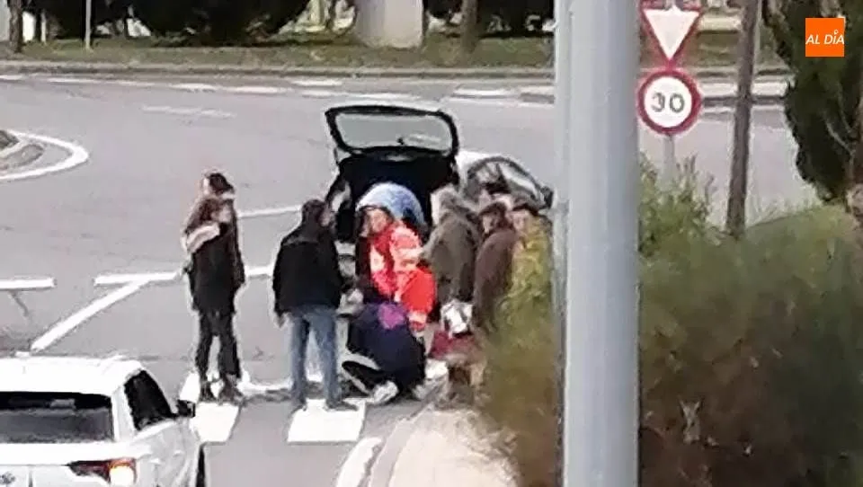 Foto 4 - Movilizada una ambulancia por la ca&iacute;da de una un persona en la avenida de Salamanca
