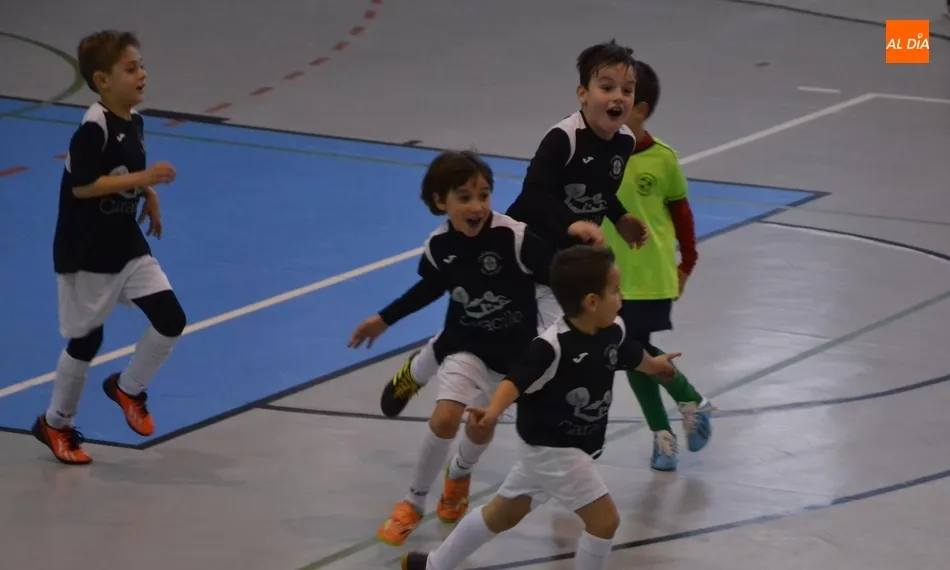 El Pabellón Eladio Jiménez acoge una nueva fiesta de los benjamines de los Juegos Escolares  