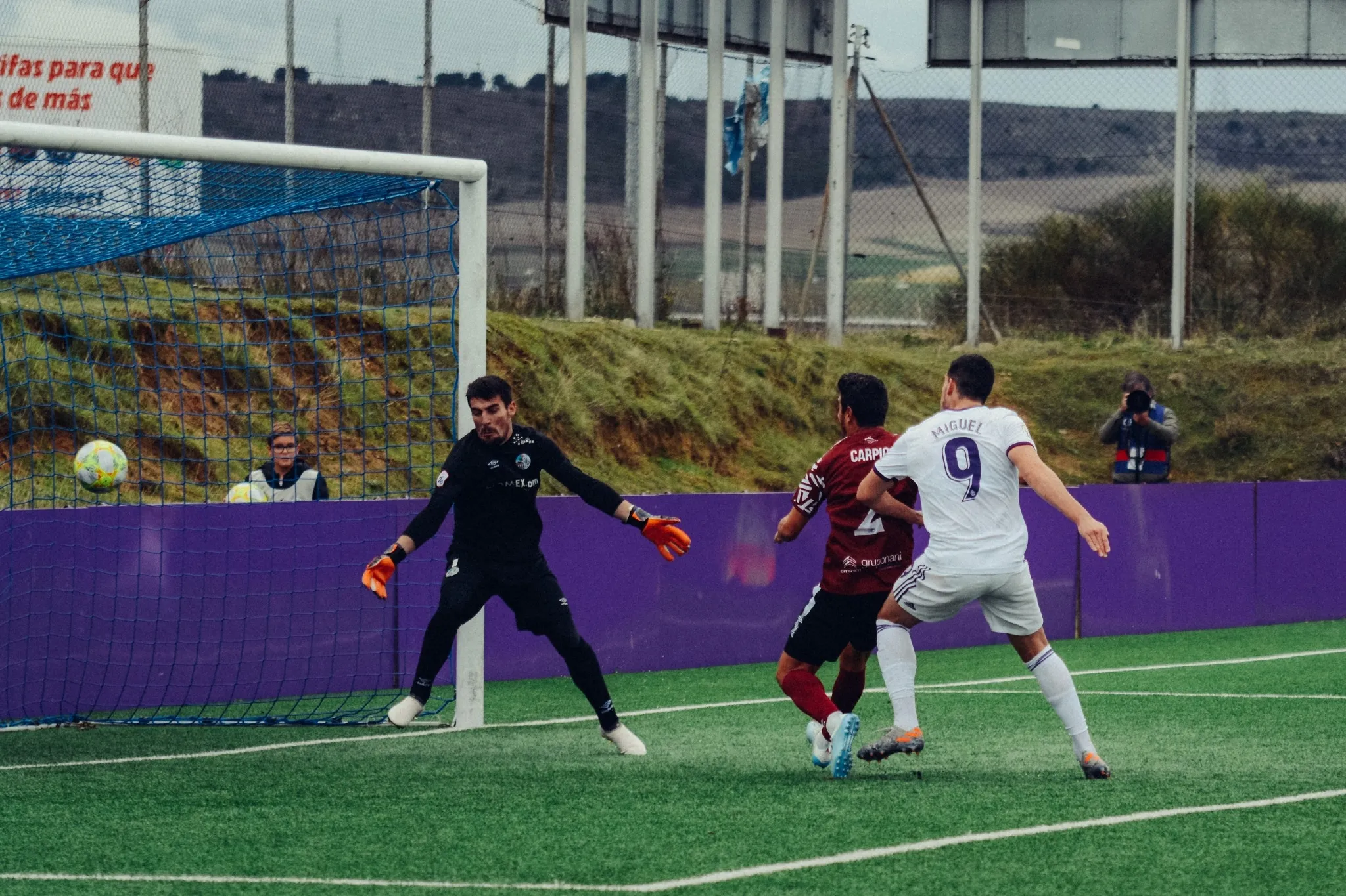 Foto 3 - Dos errores de Crespo y One matan al Salamanca UDS en Valladolid (3-0)