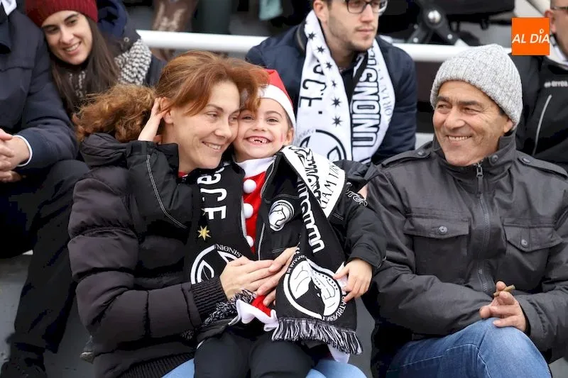 Aficionados de Unionistas durante el encuentro / Lydia González