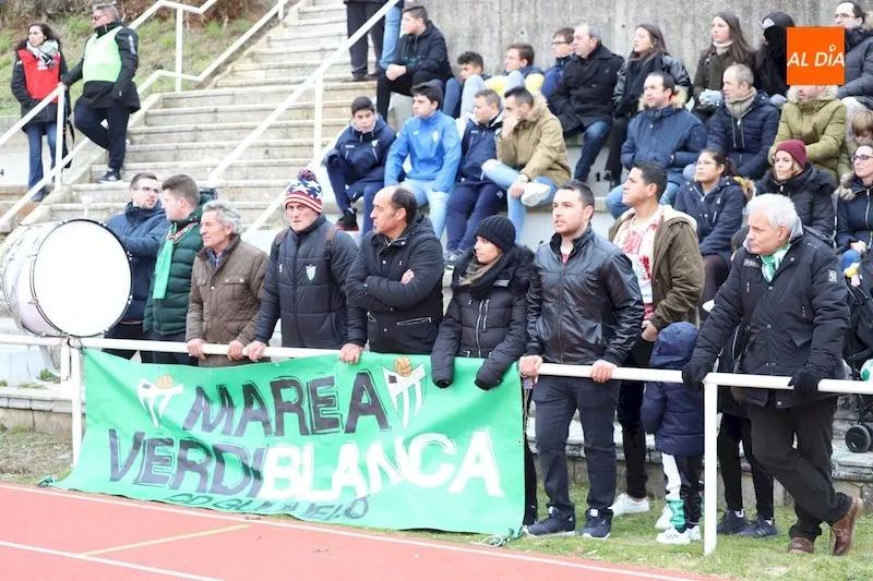 Foto 2 - La afici&oacute;n de Unionistas vence claramente en el derbi de las gradas