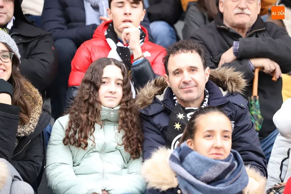 Foto 10 - La afici&oacute;n de Unionistas vence claramente en el derbi de las gradas